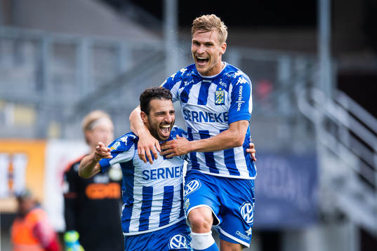IFK Göteborgs André Calisir och Carl Starfelt jublar