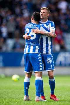 IFK Göteborgs André Calisir kramar om och jublar med