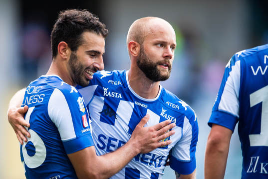 IFK Göteborgs André Calisir jublar med Robin Söder
