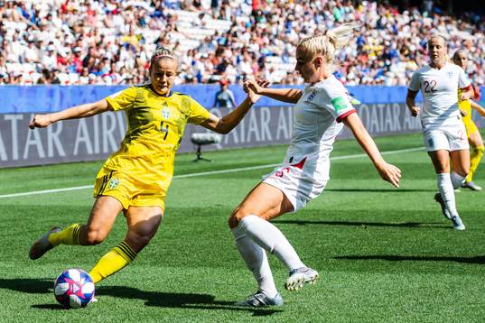 Hanna Glas of Sweden and Alex Greenwood of England