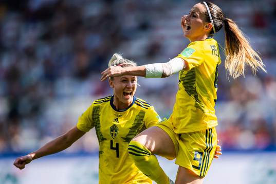 Kosovare Asllani of Sweden celebrate with Hanna Glas