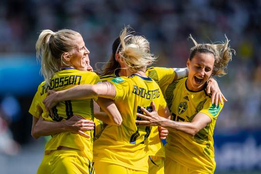 Kosovare Asllani of Sweden celebrate with Sofia Jakobsson