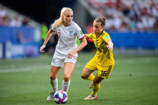 Alex Greenwood of England and Julia Zigiotti Olme of Sweden