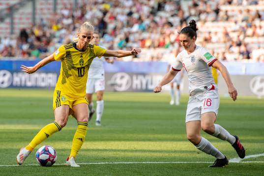 Sofia Jakobsson of Sweden and Jade Moore of England