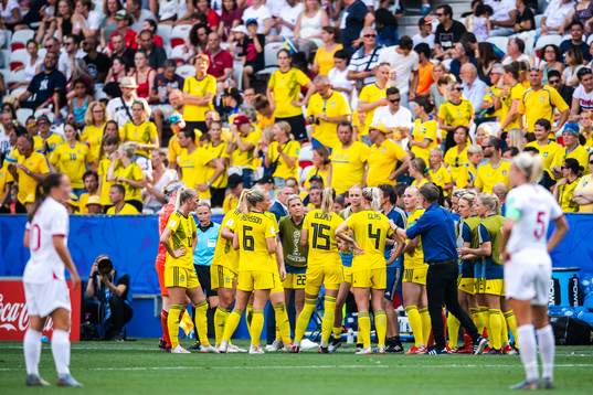 Players of Sweden gathers