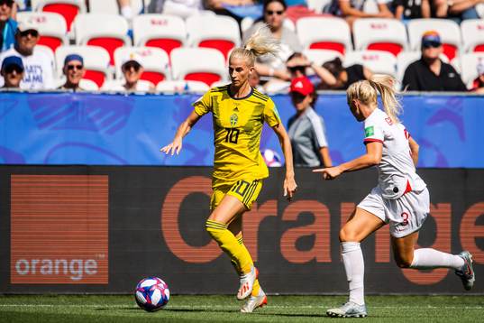 Sofia Jakobsson of Sweden and Alex Greenwood of England