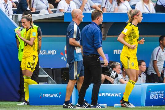 Nathalie Björn changes with Amanda Ilestedt of Sweden