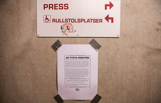 Plakat som uppmanar till 20 tysta minuter