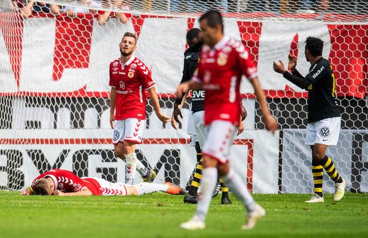 Kalmars Viktor Elm och Fidan Aliti deppar