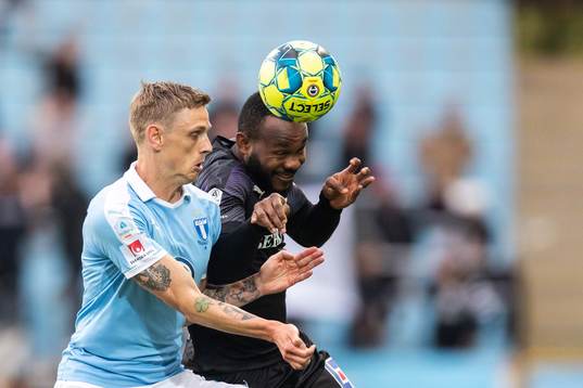Malmö FFs Sören Rieks och Örebros Michael Omoh