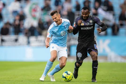 Malmö FFs Markus Rosenberg och Örebros Michael Omoh