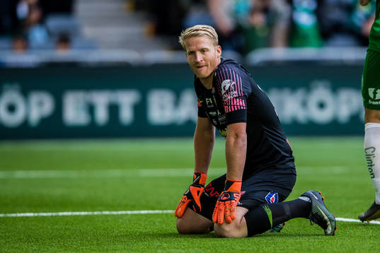 Falkenbergs målvakt Hampus Nilsson deppar