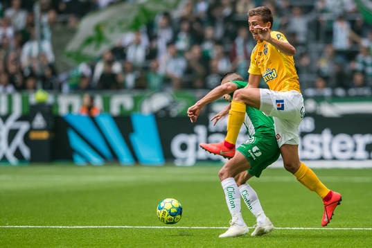 Falkenbergs John Björkengren och Hammarbys Nikola Djurdjic
