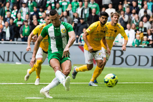 Hammarbys Nikola Djurdjic skjuter 6-0 på straff