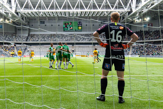Falkenbergs målvakt Hampus Nilsson deppar