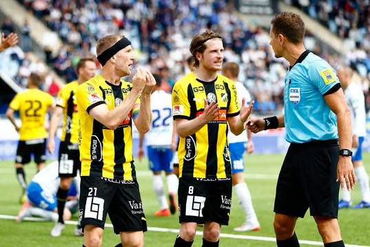Häckens Rasmus Lindgren och Erik Friberg klagar hos domare
