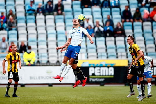 IFK Norrköpings Lars Krogh Gerson i nickduell med