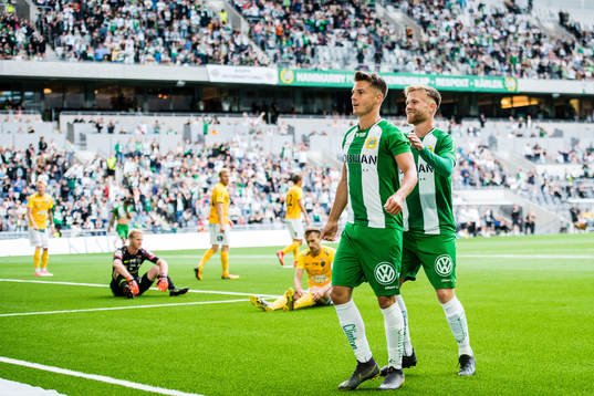 Hammarbys Alexander Kacaniklic jublar