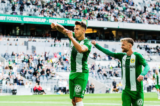 Hammarbys Alexander Kacaniklic jublar