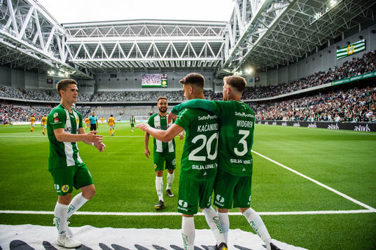 Hammarbys Alexander Kacaniklic jublar med lagkamrater