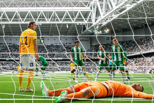 Hammarbys målvakt Davor Blazevic deppar