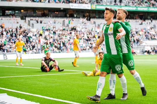 Hammarbys Alexander Kacaniklic och Dennis Widgren jublar