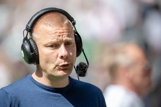 Hammarbys tränare Stefan Billborn blir intervjuad