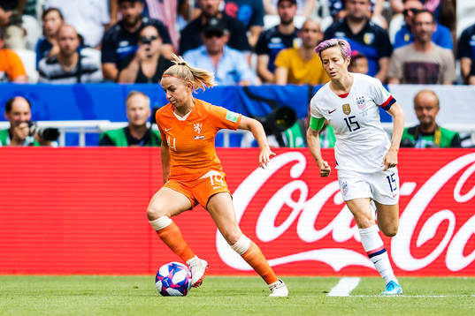 Jackie Noëlle Groenen of Netherlands and Megan Rapinoe of