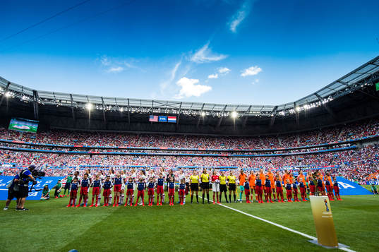Players of USA and of Netherlands