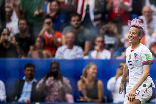 Megan Rapinoe of USA celebrates 1-0