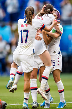Alex Morgan, Megan Rapinoe and Rose Lavelle celebrates 2-0