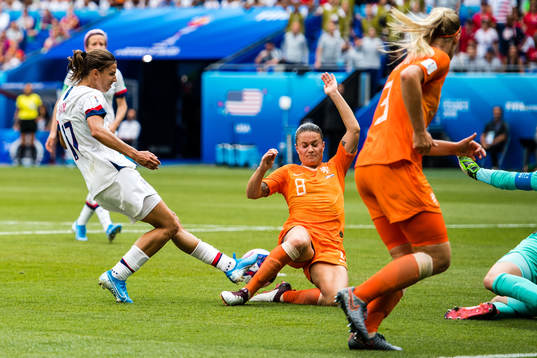 Sherida Spitse of Netherlands and Tobin Heath of USA