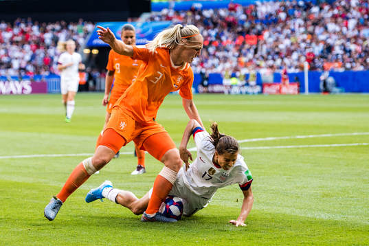 Tobin Heath of USA and Stefanie Van Der Gragt of Netherlands