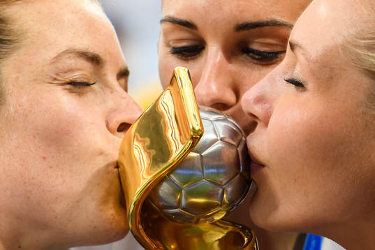 Kelley O'Hara, Ashlyn Harris and Alexandra Long of USA