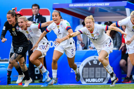 Goalkeeper Ashlyn Harris, Alexandra Long, Mallory Pugh and