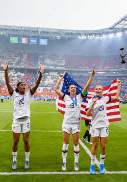 Jessica Mcdonald, Alex Morgan and Alexandra Long of USA