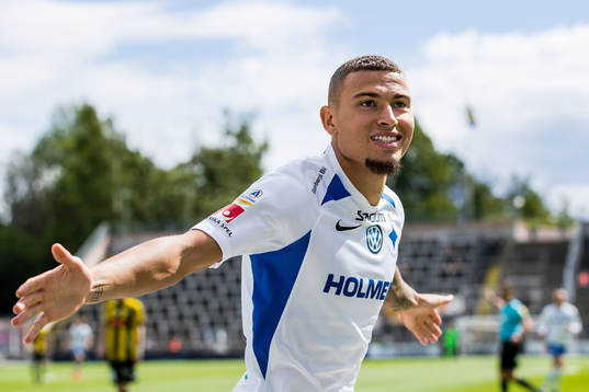 IFK Norrköpings Jordan Larsson jublar