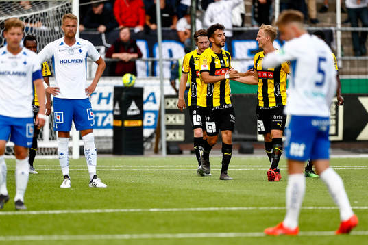 Häckens Gustav Berggren och Daleho Irandust  jublar