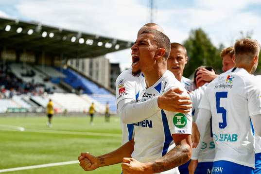IFK Norrköpings Jordan Larsson jublar
