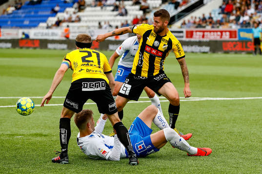 Häckens Joona Toivio och IFK Norrköpings Christoffer Nyman