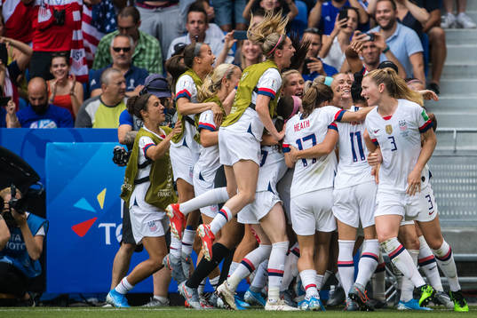 Players of USA celebrates 1-0