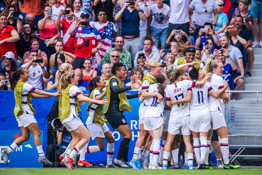 Players of USA celebrate the 0-1 goal by Megan Rapinoe ,