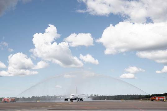 The plane carrying the bronze winning Swedish women's