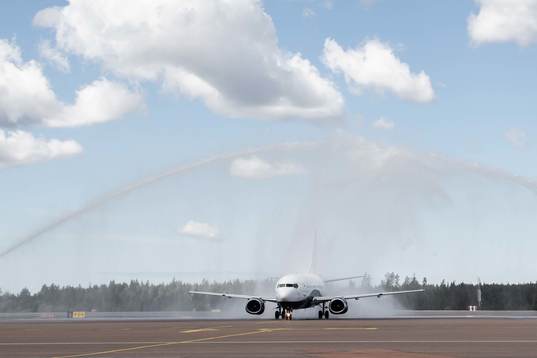 The plane carrying the bronze winning Swedish women's
