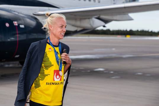 Caroline Seger arrives at Landvetter