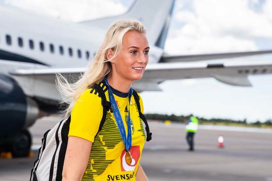 Stina Blackstenius arrives at Landvetter