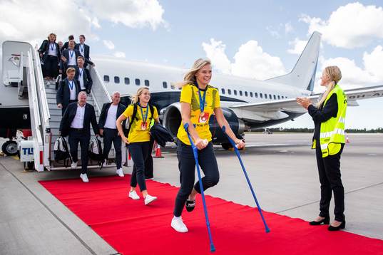 Fridolina Rolfö arrives at Landvetter