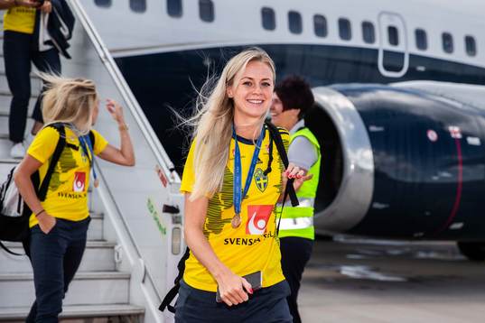Amanda Ilestedt arrives at Landvetter