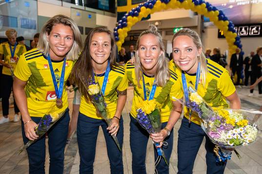 Goalkeeper Jennifer Falk, Julia Zigiotti Olme, Julia Roddar