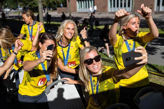 Kosovare Asllani, Sofia Jakobsson, Linda Sembrant and